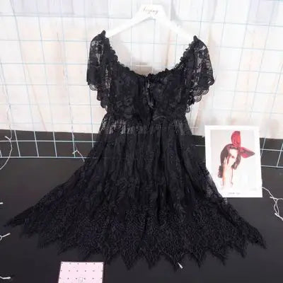 Nuisette dentelle cour