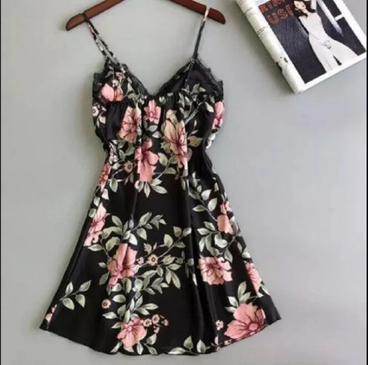 Nuisette noir fleur